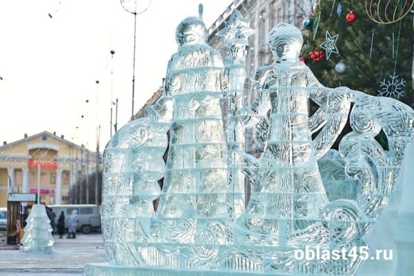 В Кургане демонтируют новогодние площадки до конца февраля В Кургане демонтируют новогодние площадки до конца февраля