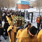 
											Губернатор Вадим Шумков принял участие в литургии перед крестным ходом с чудотворной Феодоровской иконой									