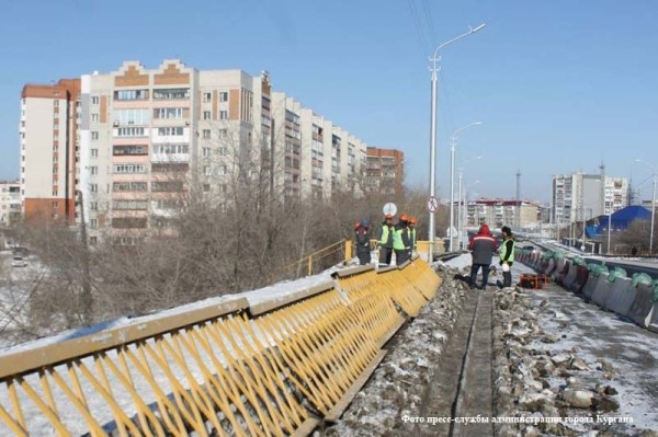 В Кургане начались работы на Бурово-Петровском мосту через реку Тобол