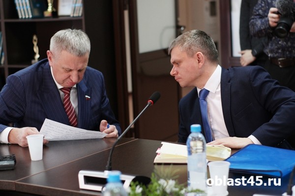 Сенатор Муратов предложил курганским заводам перечислять «десятину» на нужды СВО Сенатор Муратов предложил курганским заводам перечислять «десятину» на нужды СВО