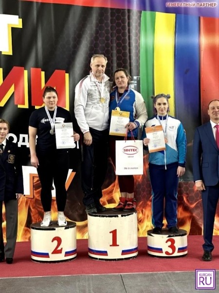 Курганские спортсменки взяли золото и серебро чемпионата России по пауэрлифтингу Курганские спортсменки взяли золото и серебро чемпионата России по пауэрлифтингу