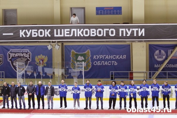 Хоккеисты &laquo;Зауралья&raquo; поблагодарили болельщиков за поддержку в сезоне