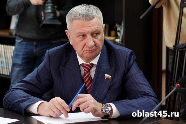 Сенатор Муратов предложил курганским заводам перечислять «десятину» на нужды СВО Сенатор Муратов предложил курганским заводам перечислять «десятину» на нужды СВО