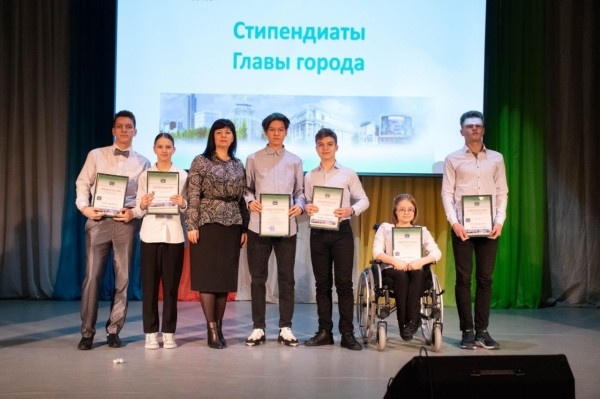 Стипендиатов главы города чествовали в Кургане Стипендиатов главы города чествовали в Кургане