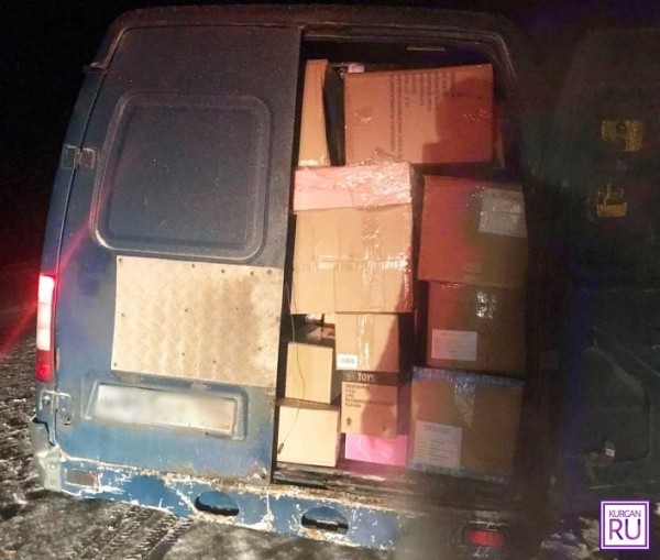 В Курганской области налетчики обчищали фуры во время ночных остановок В Курганской области налетчики обчищали фуры во время ночных остановок