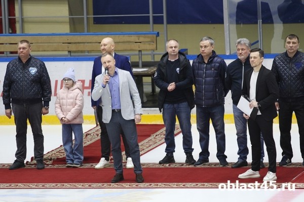 Хоккеисты &laquo;Зауралья&raquo; поблагодарили болельщиков за поддержку в сезоне