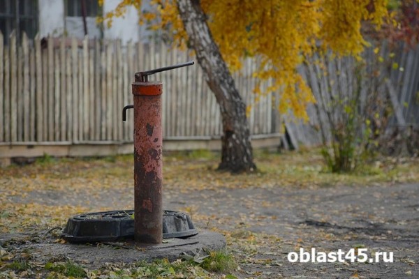 В Кургане устранили «безводье» в микрорайоне Северном В Кургане устранили «безводье» в микрорайоне Северном