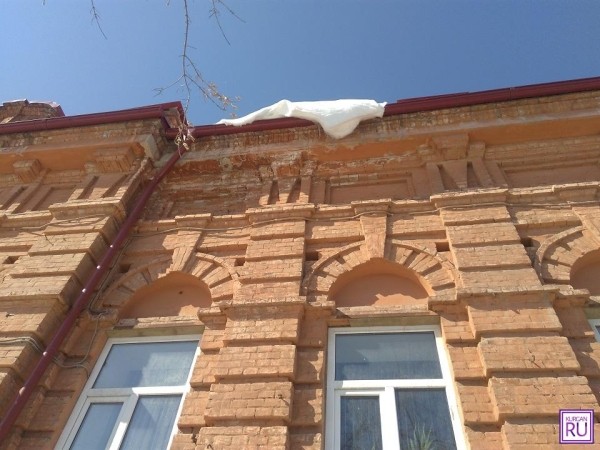 В Кургане начался сезон сосулек