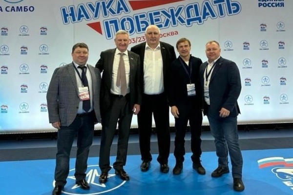 Сенатор Муратов везет в курганскую гимназию проект с форума Турчака Сенатор Муратов везет в курганскую гимназию проект с форума Турчака