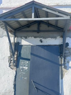 В городе Далматово следственными органами возбуждено уголовное дело по факту травмирования малолетнего ребенка в результате обрушения козырька подъезда 