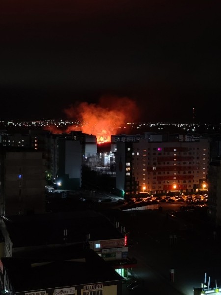 В Кургане в микрорайоне Заозёрном горел пустырь В Кургане в микрорайоне Заозёрном горел пустырь
