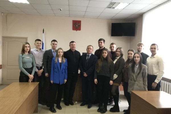 Курганских студентов пригласили в горсуд Курганских студентов пригласили в горсуд