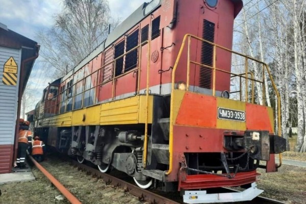 В Курганской области сошёл с рельсов тепловоз
