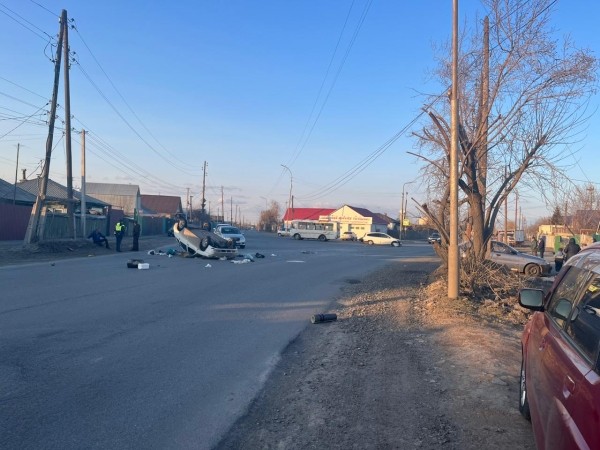В курганском микрорайоне Северном перевернулась машина