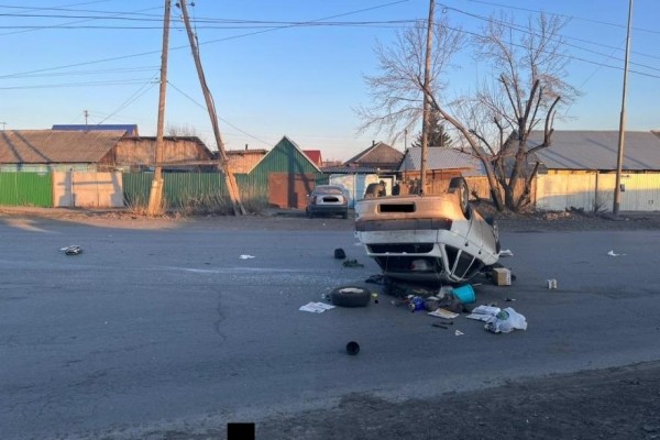 В курганском микрорайоне Северном перевернулась машина