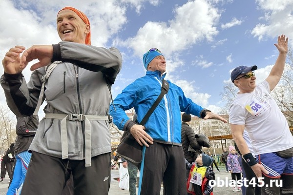 В Кургане прошёл массовый «Весенний бодряк» В Кургане прошёл массовый «Весенний бодряк»