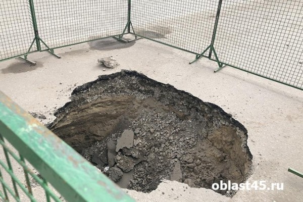 В Кургане начали благоустраивать улицы после зимних раскопок В Кургане начали благоустраивать улицы после зимних раскопок