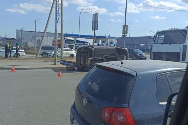 В Кургане «Митсубиси» уложил «на лопатки» «Шевроле Ниву» В Кургане «Митсубиси» уложил «на лопатки» «Шевроле Ниву»