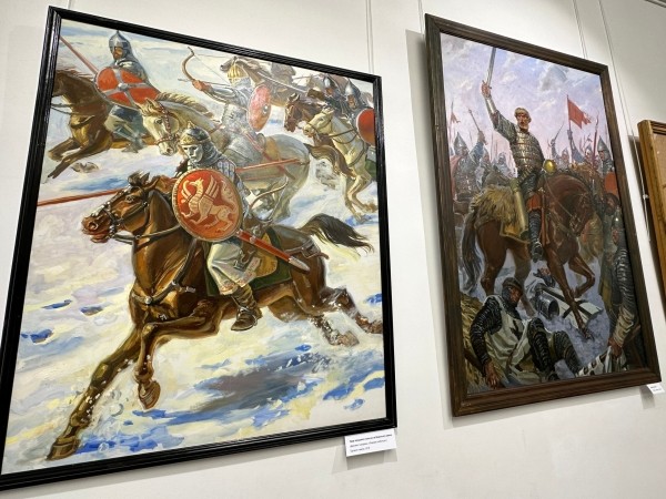 В Кургане открылась выставка питерского художника 