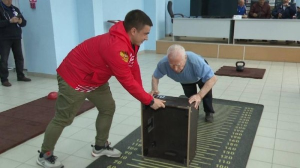 &laquo;Залог успеха, это систематические занятия физкультурой и спортом&raquo;: Николай Исаков выполнил нормативы в 91 год.  