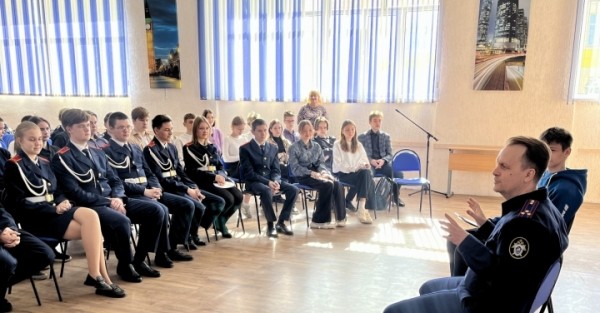Заместитель руководителя следственного управления Максим Николаевич Козлачков принял участие в &laquo;Классной встрече&raquo; с учениками средней общеобразовательной школы №40  