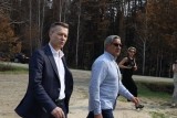 Заместитель губернатора Константин Ермаков и заместитель премьер-министра Республики Татарстан Василь Шайхразиев встречались с жителями села Юлдус
Заместитель губернатора Константин Ермаков и заместитель премьер-министра Республики Татарстан Василь Шайхразиев встречались с жителями села Юлдус