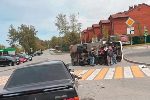 В Кургане &laquo;Лада&raquo; опрокинула &laquo;Хёндай&raquo;
