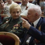 
											Губернатор Вадим Шумков перед концертом &laquo;Дорогами Победы&raquo; обратился к ветеранам и жителям региона									