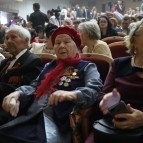 
											Губернатор Вадим Шумков перед концертом &laquo;Дорогами Победы&raquo; обратился к ветеранам и жителям региона									