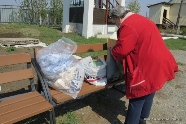 Курганцы приносят в пункты помощи пострадавшим от пожаров одежду и продукты Курганцы приносят в пункты помощи пострадавшим от пожаров одежду и продукты