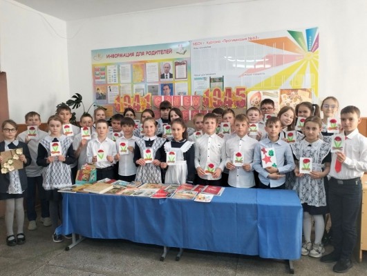 Сотрудники следственного управления поздравили пожилых людей с наступающим праздником