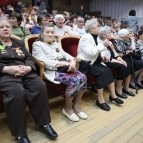 
											Губернатор Вадим Шумков перед концертом &laquo;Дорогами Победы&raquo; обратился к ветеранам и жителям региона									