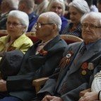 
											Губернатор Вадим Шумков перед концертом &laquo;Дорогами Победы&raquo; обратился к ветеранам и жителям региона									