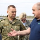 Губернатор Вадим Шумков обсудил вопросы весеннего сева с аграриями на полях Каргапольского округа
Губернатор Вадим Шумков обсудил вопросы весеннего сева с аграриями на полях Каргапольского округа