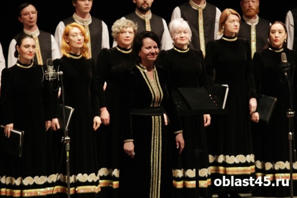 Саундтреки и классика: челябинский хор спел в Кургане 