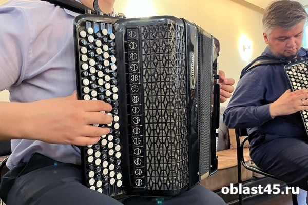 В Кургане Зауральское трио баянистов отметит двойной юбилей 