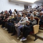 
											Губернатор Вадим Шумков перед концертом &laquo;Дорогами Победы&raquo; обратился к ветеранам и жителям региона									