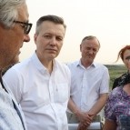 Заместитель губернатора Константин Ермаков и заместитель премьер-министра Республики Татарстан Василь Шайхразиев встречались с жителями села Юлдус
Заместитель губернатора Константин Ермаков и заместитель премьер-министра Республики Татарстан Василь Шайхразиев встречались с жителями села Юлдус