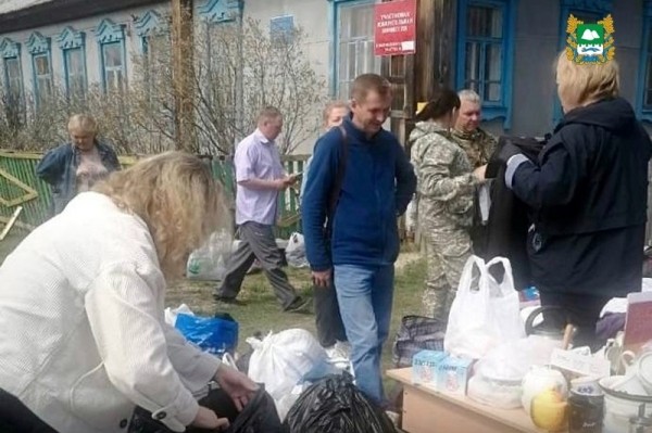 В Курганской области погорельцам из Логоушки выдали гуманитарную помощь В Курганской области погорельцам из Логоушки выдали гуманитарную помощь