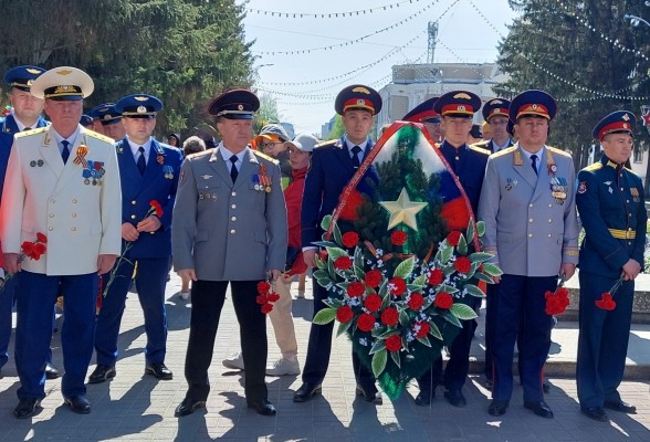 Сотрудники следственного управления Следственного комитета Российской Федерации по Курганской области почтили память героев Великой Отечественной войны у Вечного огня Сотрудники следственного управления Следственного комитета Российской Федерации по Курганской области почтили память героев Великой Отечественной войны у Вечного огня