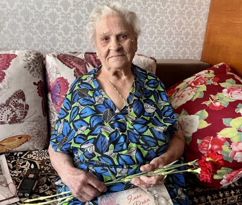 Сотрудники следственного управления поздравили с наступающим Днем Победы ветеранов и тружеников тыла