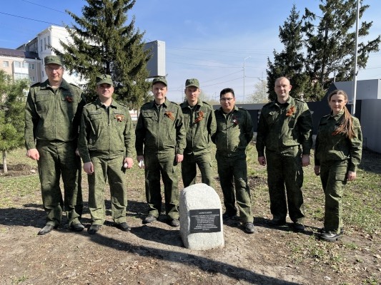 Офицеры регионального следственного управления приняли участие в благоустройстве &laquo;Аллеи Памяти&raquo; в Парке Победы