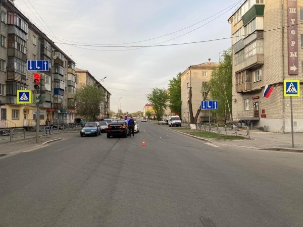 В Кургане красный сигнал светофора привёл женщину в больницу В Кургане красный сигнал светофора привёл женщину в больницу