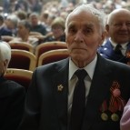 
											Губернатор Вадим Шумков перед концертом &laquo;Дорогами Победы&raquo; обратился к ветеранам и жителям региона									