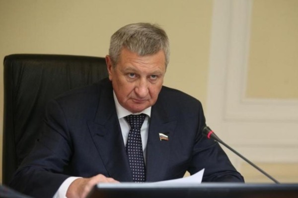Сенатору Муратову вручили высшую награду Роскосмоса