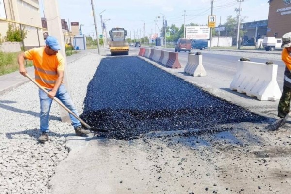 В Курганской области продолжают ремонтировать дороги В Курганской области продолжают ремонтировать дороги