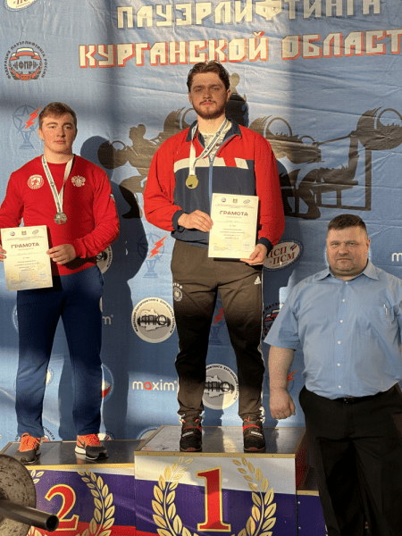 Курганские спортсмены стали чемпионами турнира по пауэрлифтингу 