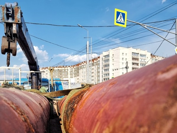 В Кургане теплоэнергетики продолжают латать трубы в Заозёрном