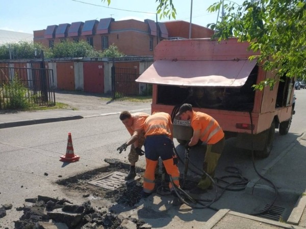 В Курганской области продолжают ремонтировать дороги В Курганской области продолжают ремонтировать дороги