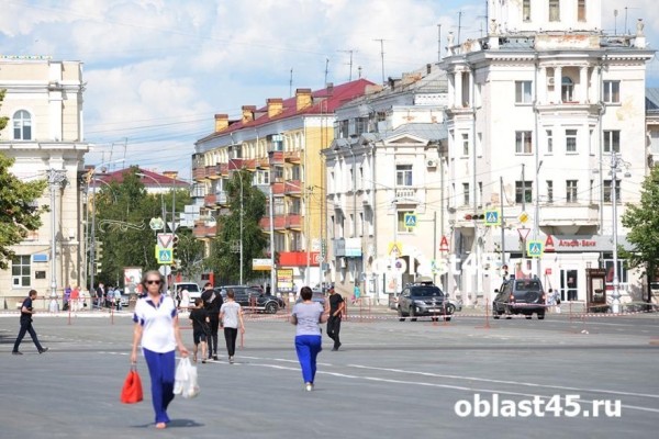Врачи посоветовали курганцам бросать курить в жару